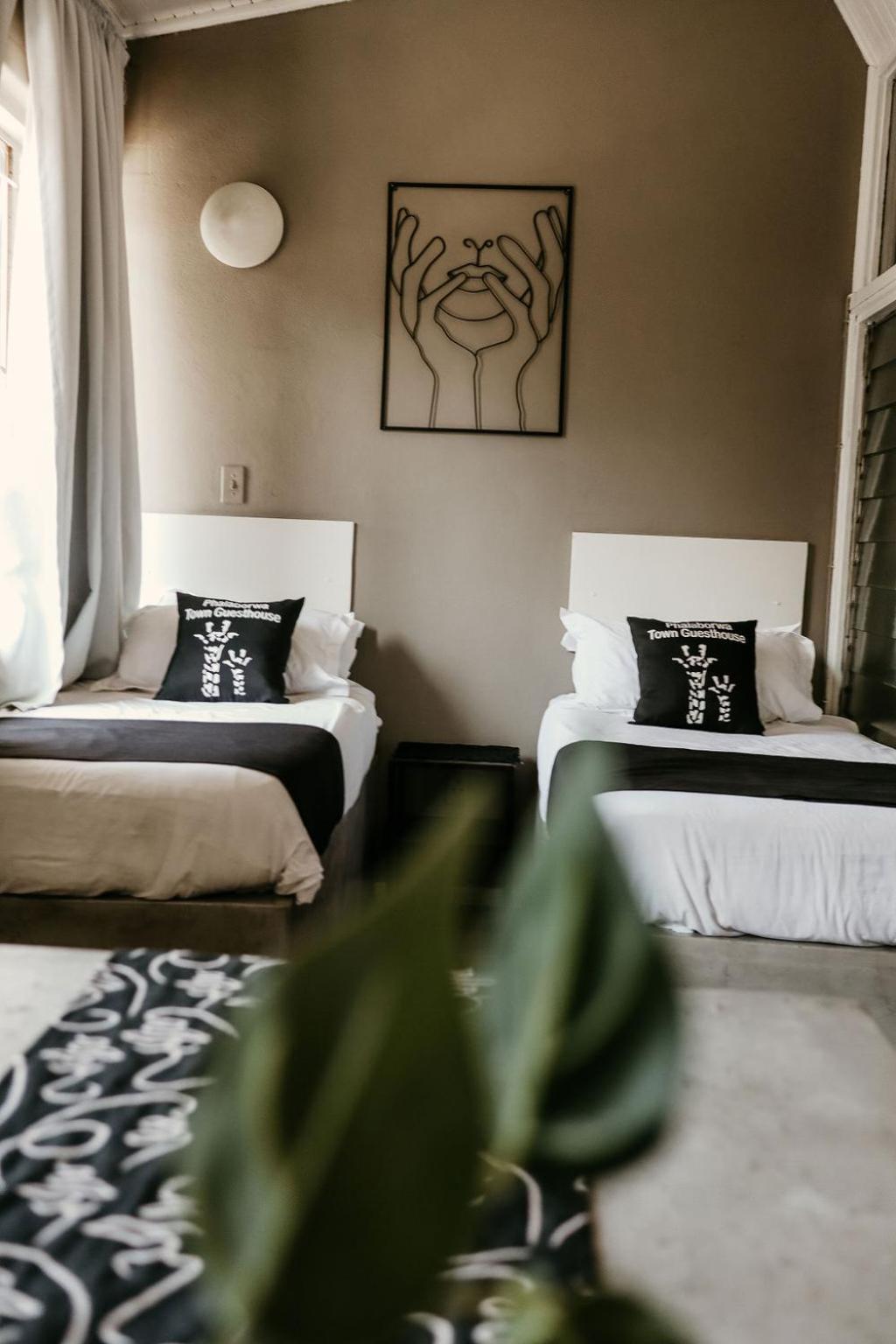 Overnight Stop Before Kruger National Park พาลาบอร์วา ภายนอก รูปภาพ